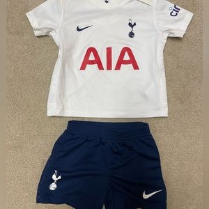 Official NIKE Tottenham Hotspur football kit for baby (9-12 month).